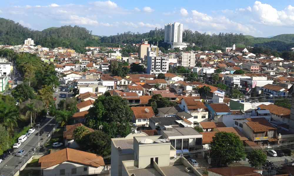 Após ser espancado em ponto de ônibus, jovem morre no hospital em Volta Redonda/RJ