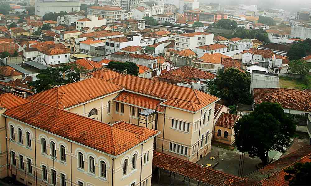 Loja tem dois cofres arrombados por bandidos em Guaratinguetá