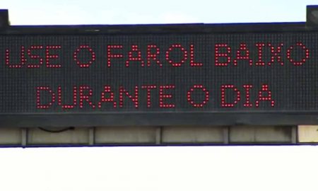 70 motoristas são multados no primeiro dia da Lei do farol durante o dia nas rodovias