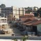 Guindaste cai sobre casa em São José dos Campos