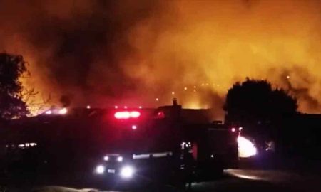 Madeireira pega fogo em Taubaté; incêndio controlado nesta madrugada de quarta-feira