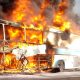 Ônibus pega fogo na Via Dutra em Resende/RJ
