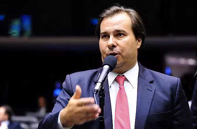 Rodrigo Maia vence eleições na Câmara
