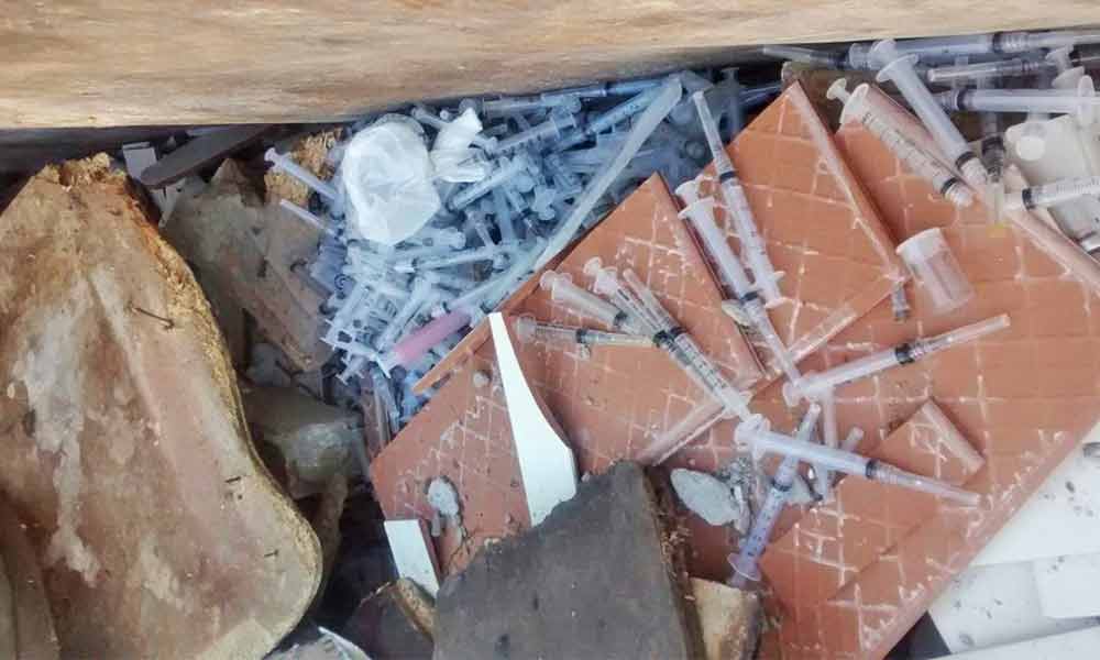 Denúncia: seringas são descartadas a céu aberto em Cruzeiro