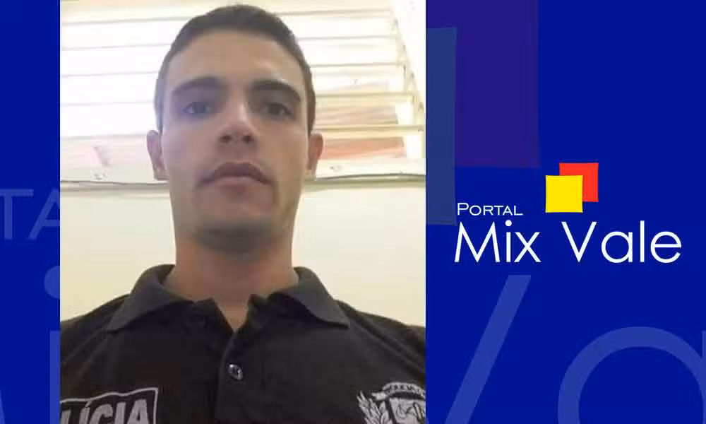 Polícias prestam homenagem ao investigador Vitor Hugo de 30 anos, que morreu em acidente entre Guará-Cunha