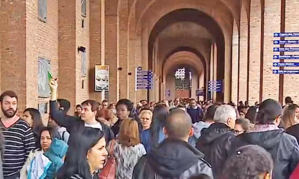 Aproximadamente 235 mil romeiros lotaram Aparecida neste fim de semana