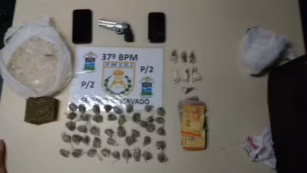 Irmãos são presos por tráfico de drogas em Resende