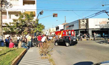 Motociclista de 21 anos sofre acidente no centro de Cruzeiro
