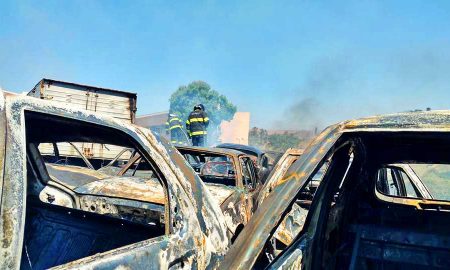 Incêndio em pátio de carro em Cruzeiro nesta segunda-feira (29/08)