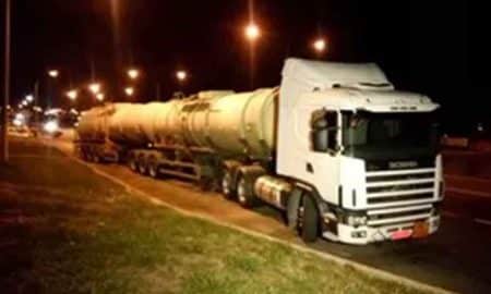 Três homens são presos por roubar caminhão e sequestrar motorista na Via Dutra
