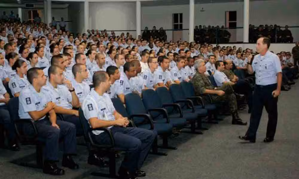 Escola de Aeronáutica abre 149 vagas para cursos em Guaratinguetá