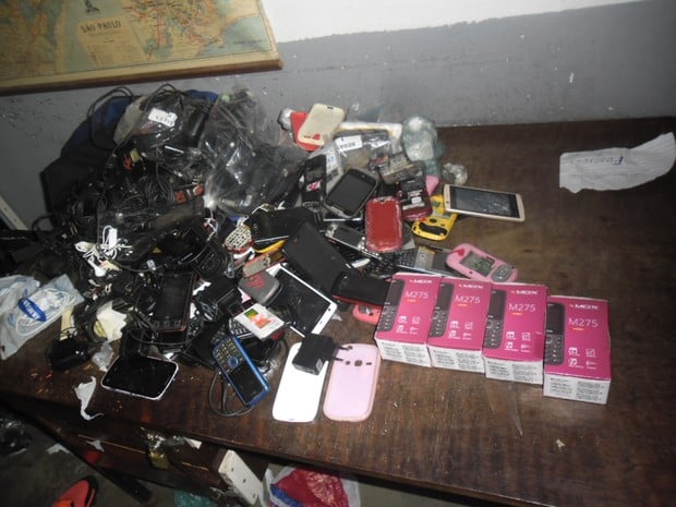 Criminosos tentam entregar 94 celulares e drogas em presídio de Tremembé