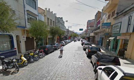 Criminoso assalta estabelecimento no centro de Cruzeiro nesta tarde de terça(30/08)