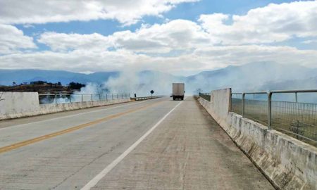 Fogo atrapalha trânsito na 3º Ponte em Cruzeiro; redobre a atenção no local