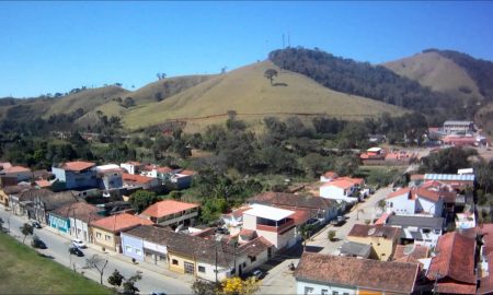 Incêndio em Delegacia de Passa Quatro/MG atinge três carros; um deles ficou destruído
