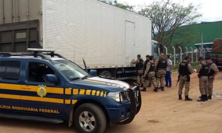 Caminhão com maços de cigarro contrabandeados é encontrado em Itamonte