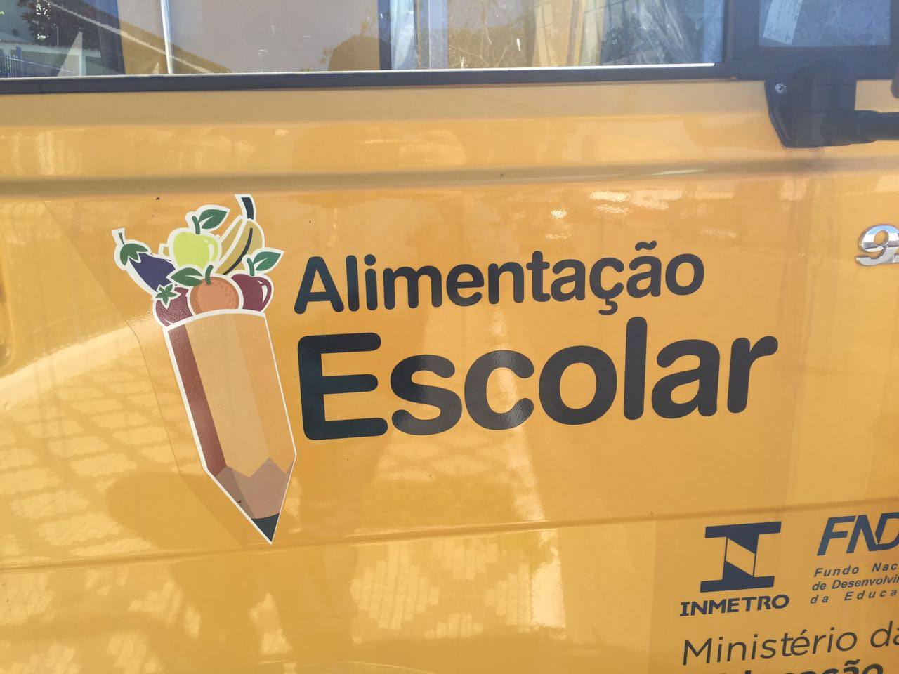 Cruzeiro recebe caminhão refrigerado para transporte de merenda escolar