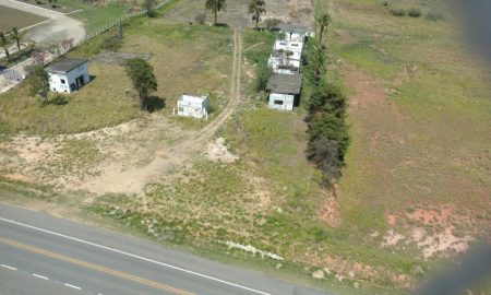 Local abandonado na SP 52 é utilizado para drogas em Cruzeiro e assusta moradores