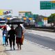 Polícia Rodoviária Federal orienta romeiros em peregrinação na Dutra