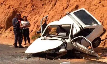 Carro cai de barranco e deixa dois mortos em Barra Mansa/RJ