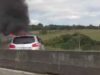 Após batida, incêndio destrói carro na Carvalho Pinto em São José