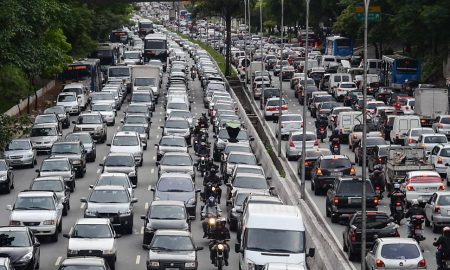 Documento do carro, uso de celular e multa gravíssima em vaga de idoso e deficiente e valores; conheça as mudanças nas leis de trânsito