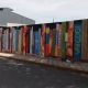 Muro de escola de Tremembé recebe arte com erros no nome de livros e autores