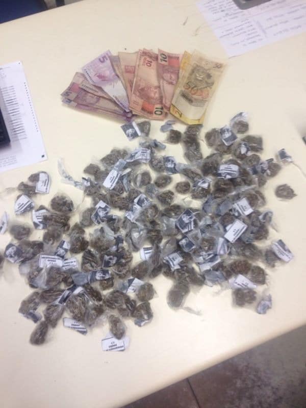 Jovens são presos em Itatiaia/RJ por tráfico de drogas