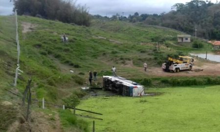 25 pessoas são vítimas em acidente de ônibus em Barra Mansa na Via Dutra