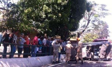 Carro capota na BR-393 em Volta Redonda/RJ