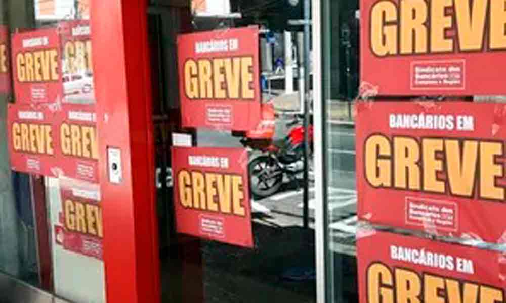 Bancários encerram greve após proposta de reajuste salarial