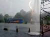 Chuva forte alaga ruas e deixa bairros sem energia em Taubaté