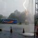 Chuva forte alaga ruas e deixa bairros sem energia em Taubaté