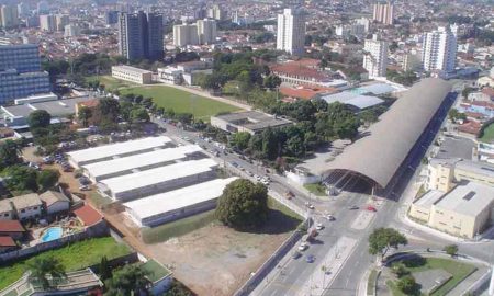 Jovem de 25 anos morre após veículo capotar em Taubaté; motorista fugiu