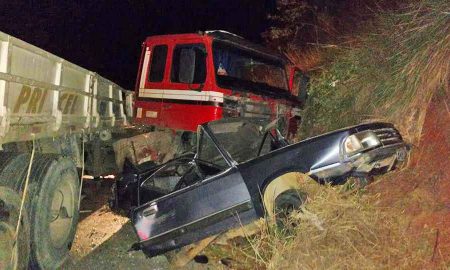Acidente envolve carreta e dois carros na SP 52 em Cruzeiro nesta segunda-feira (17/10)