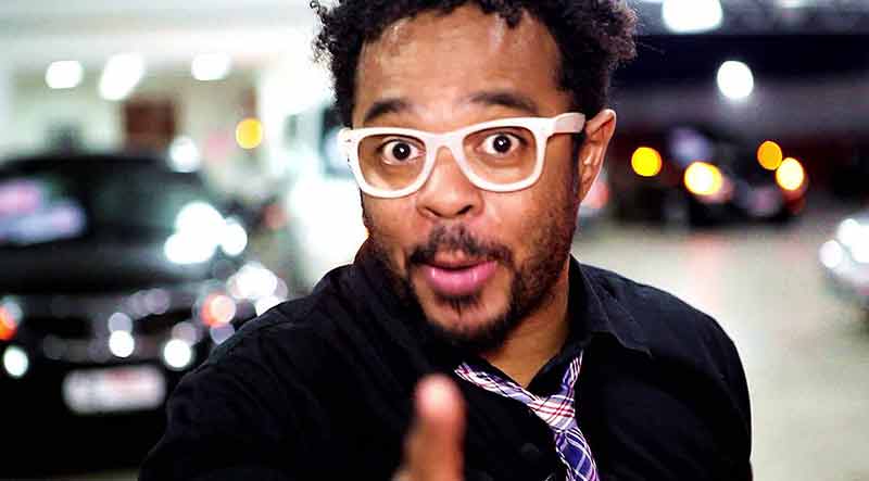 Marcelo Marron faz show de stand-up em shopping de Taubaté nesta quarta, a partir 19h gratuito