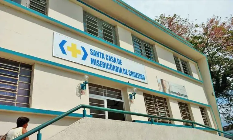 Caos em Cruzeiro: sem médico, coleta de lixo e salários para funcionários
