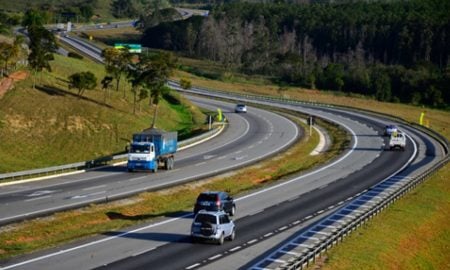Dupla de bandidos é baleada  em Taubaté após roubar carro