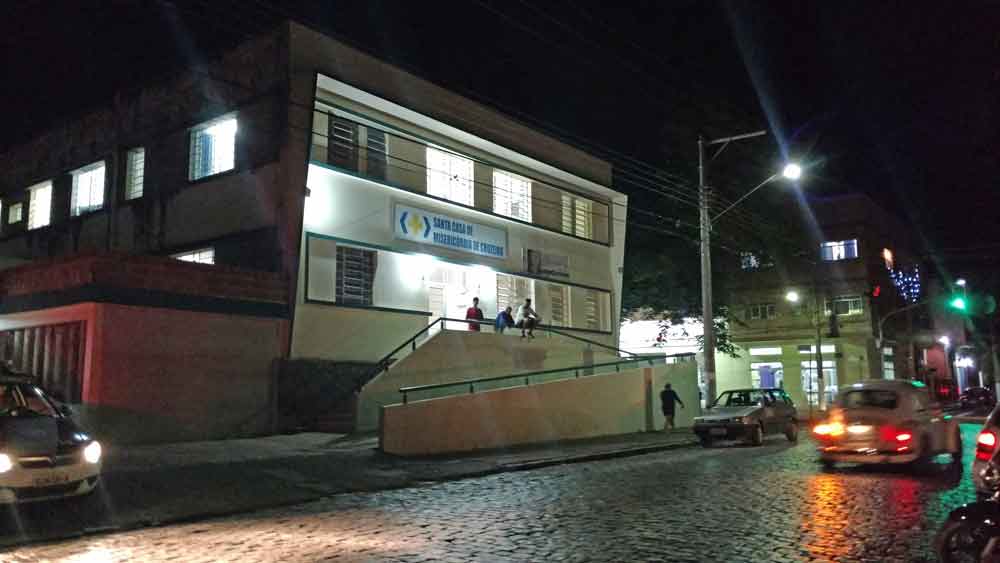 Após duas horas fechada, Santa Casa de Cruzeiro abre novamente e atendimento é regularizado