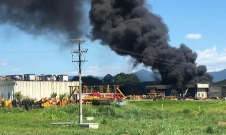 Incêndio atinge galpão da empresa General Eletric em Taubaté nesta quinta-feira