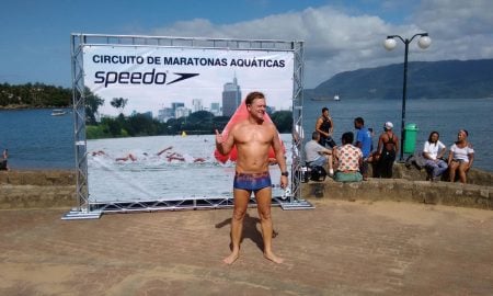 Atleta cruzeirense é campeão de maratona aquática em Ilhabela