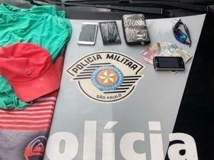 Jovem de 21 anos é preso após assaltar passageiros de um ônibus em Pindamonhangaba