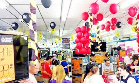 Comércio cruzeirense lota nesta manhã de Black Friday. Confira as fotos: