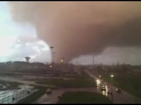 Imagens mostram passagem de tornado na Itália