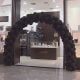 Quadrilha armada invade shopping e rouba joalheria em Pindamonhangaba