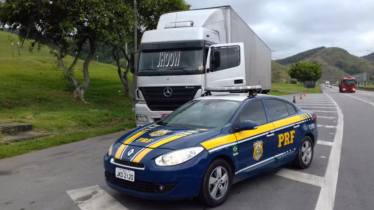 Polícia Rodoviária Federal apreende carreta com adulteração em chassi em Lavrinhas