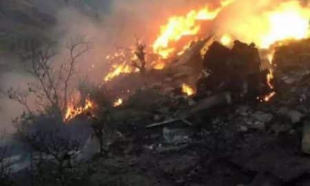 Equipes recuperam 36 corpos de avião que caiu no Paquistão