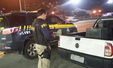 PRF recolhe veículo com mais de 400 mil Reais em débitos