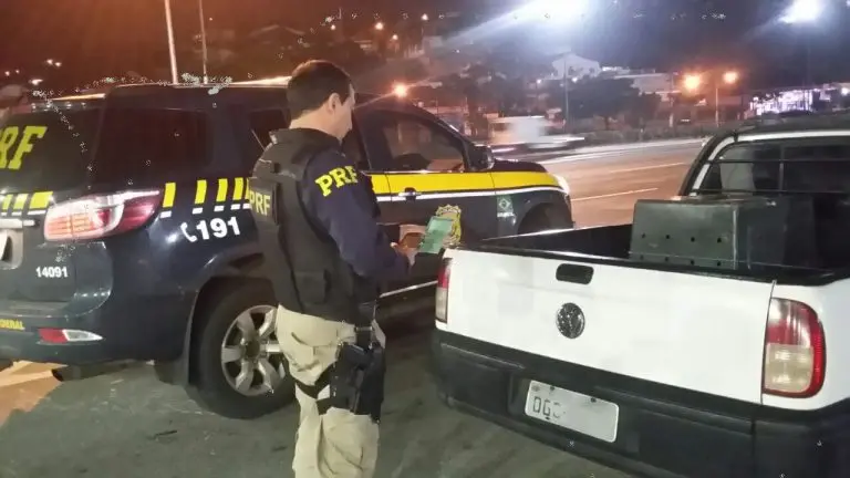 PRF recolhe veículo com mais de 400 mil Reais em débitos