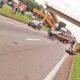 Mulher morre em acidente de moto com caminhão na Via Dutra em Caçapava